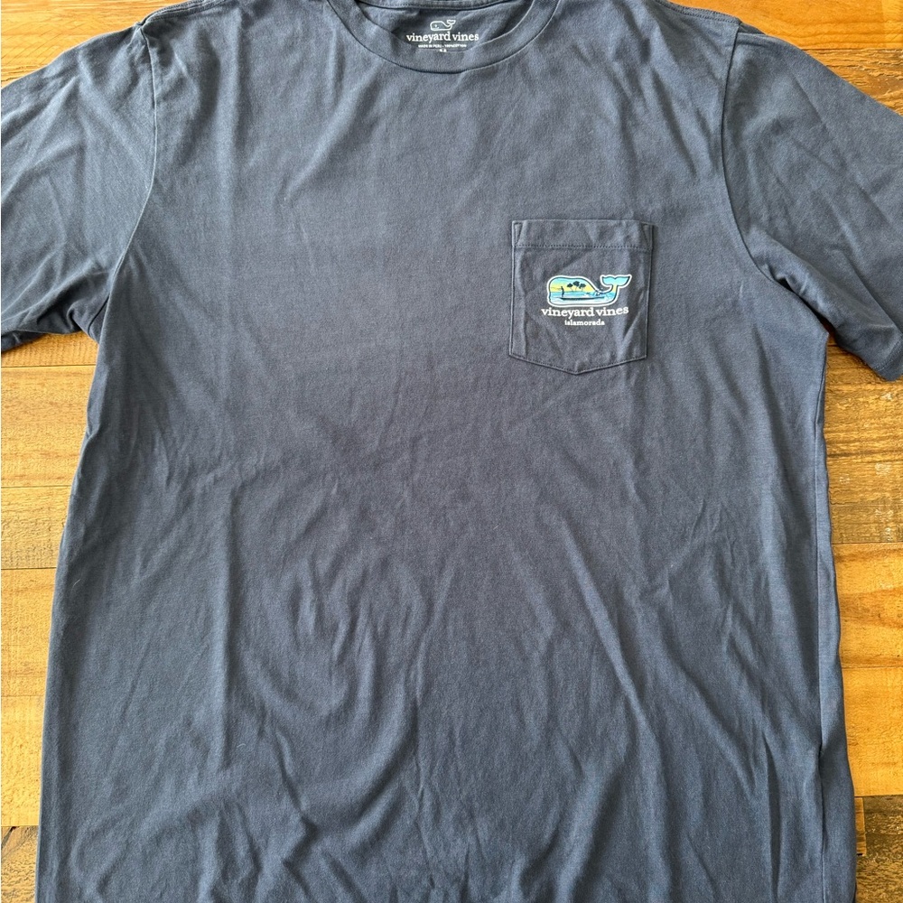 Vineyard Vines Men's Pocket Islamorada, Florida Tee! Excellent Condition!
